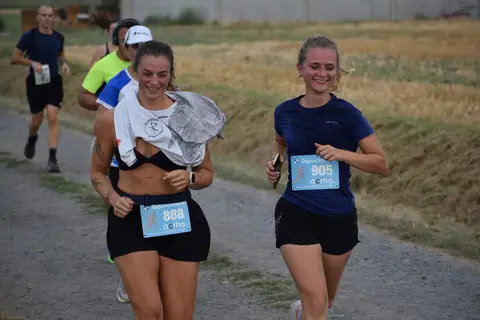 Léa Dupriez et Zélie Staes à Le jogging de Molenbaix