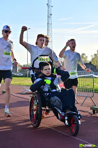 Boris Thoumsin, Eloi Ris et 3 autres à Semi-Marathon de Dour
