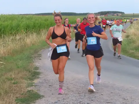 Léa Dupriez et Zélie Staes à Le jogging de Molenbaix