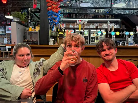 Amandine Larcin, Joseph Mulligan et Lucien Van Lier à La Fabriek Solidarity Run