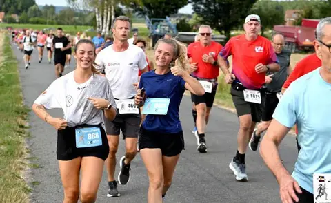 Léa Dupriez et Zélie Staes à Le jogging de Molenbaix
