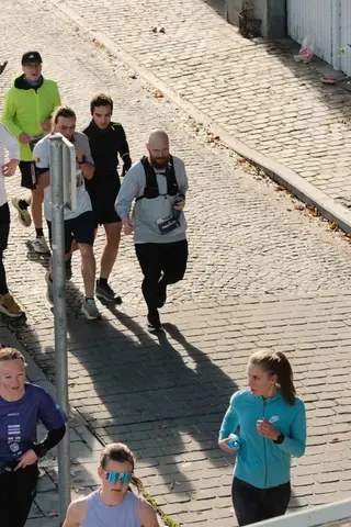 Damien Dupont, Elisa Lécolier et 4 autres à Backyard V'Hiking