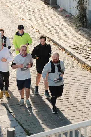 Charles Rasson-Blaton, Damien Dupont et 3 autres à Backyard V'Hiking