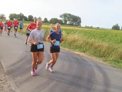 Léa Dupriez et Zélie Staes à Le jogging de Molenbaix