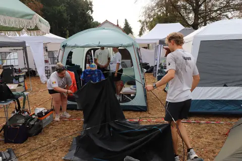 Amandine Larcin et Lucien Van Lier à Vloethemveld Backyard