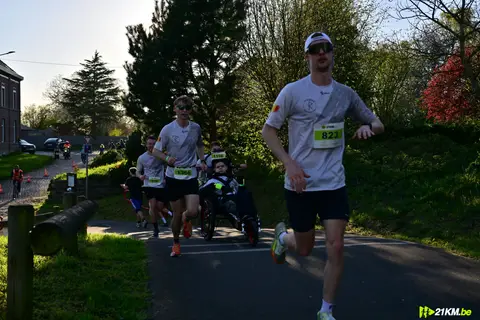 Boris Thoumsin, Eloi Ris et 3 autres à Semi-Marathon de Dour