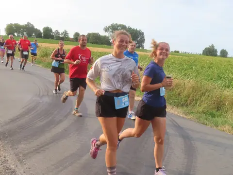 Léa Dupriez et Zélie Staes à Le jogging de Molenbaix