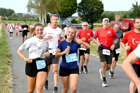 Léa Dupriez et Zélie Staes à Le jogging de Molenbaix